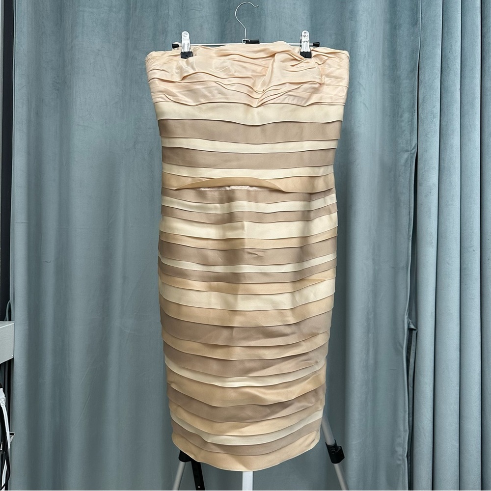 Elegant Strapless Silk Beige Dress with a Bow - Size L